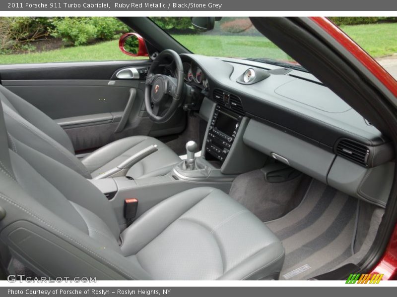 Dashboard of 2011 911 Turbo Cabriolet