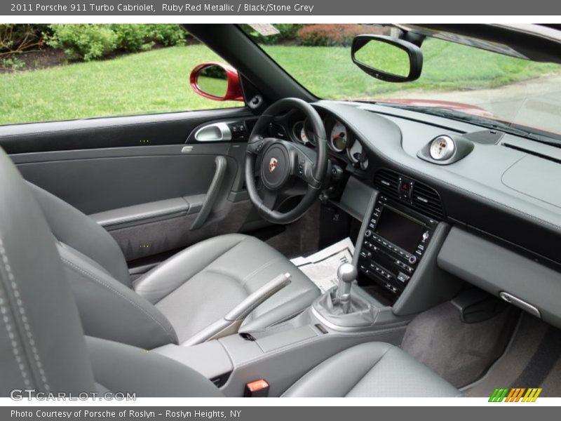 Dashboard of 2011 911 Turbo Cabriolet