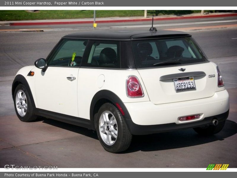 Pepper White / Carbon Black 2011 Mini Cooper Hardtop
