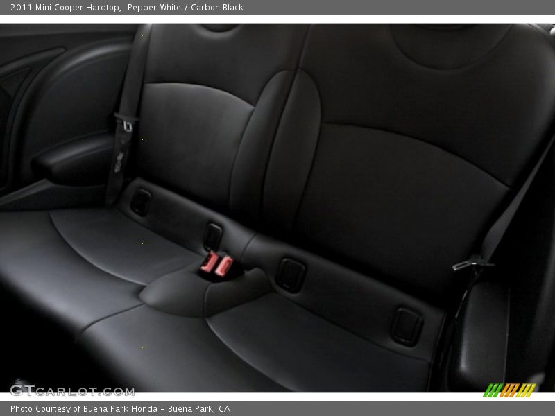 Pepper White / Carbon Black 2011 Mini Cooper Hardtop