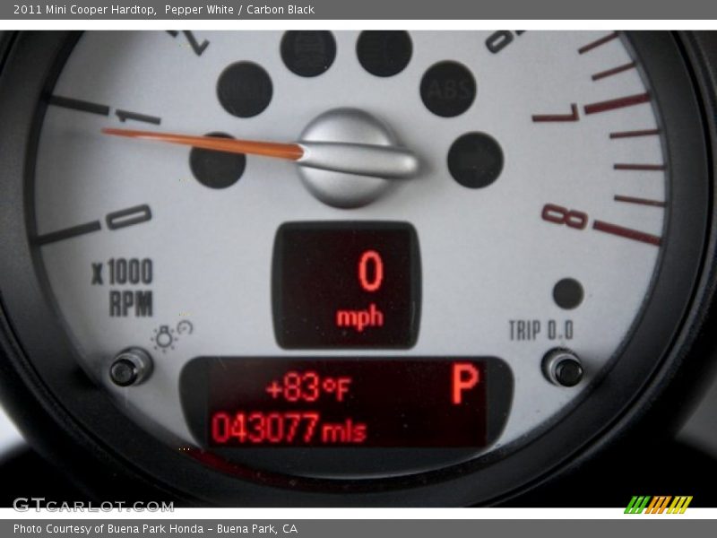Pepper White / Carbon Black 2011 Mini Cooper Hardtop