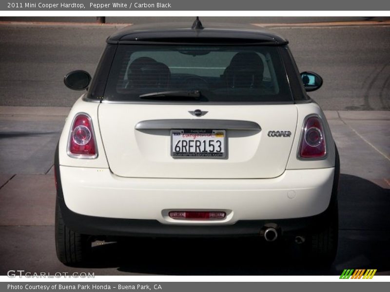 Pepper White / Carbon Black 2011 Mini Cooper Hardtop