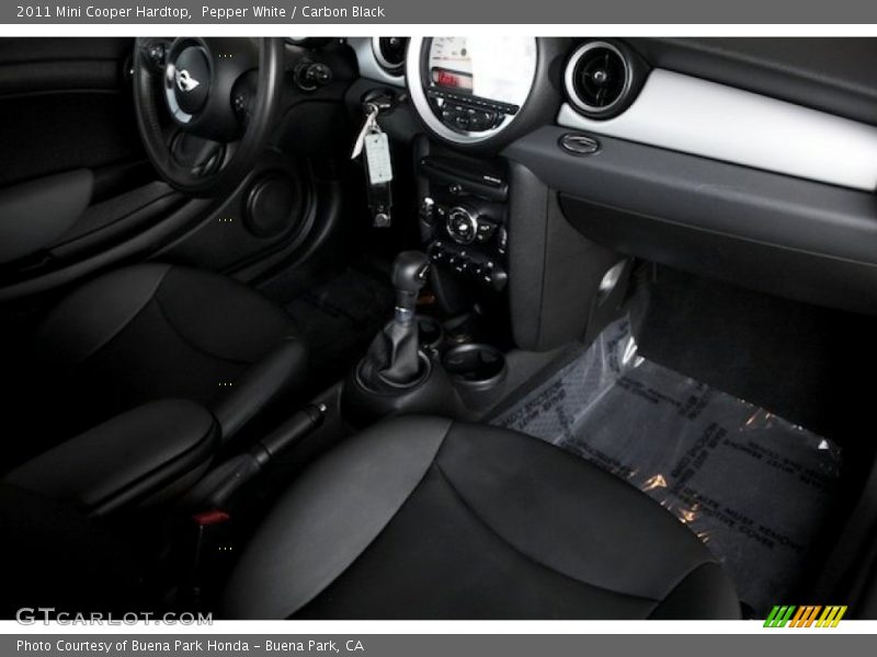 Pepper White / Carbon Black 2011 Mini Cooper Hardtop