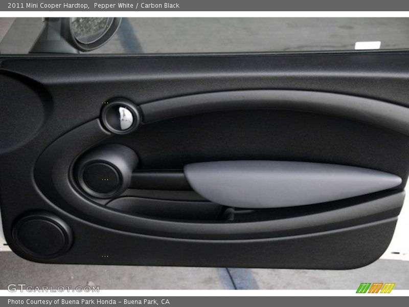 Pepper White / Carbon Black 2011 Mini Cooper Hardtop