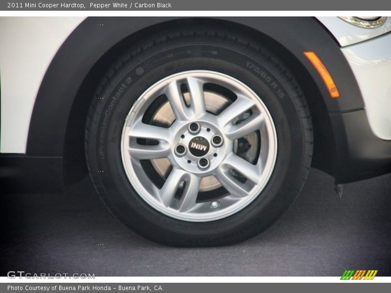 Pepper White / Carbon Black 2011 Mini Cooper Hardtop