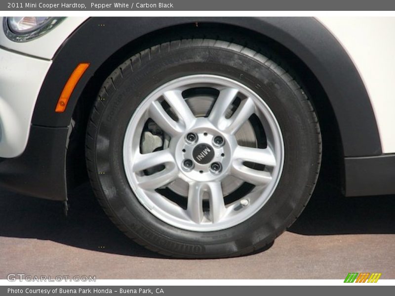 Pepper White / Carbon Black 2011 Mini Cooper Hardtop