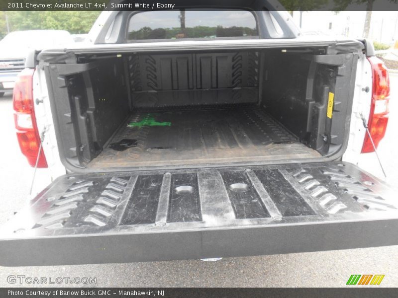 Summit White / Ebony 2011 Chevrolet Avalanche LT 4x4