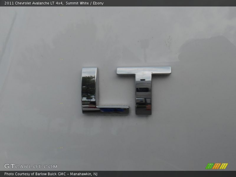 Summit White / Ebony 2011 Chevrolet Avalanche LT 4x4