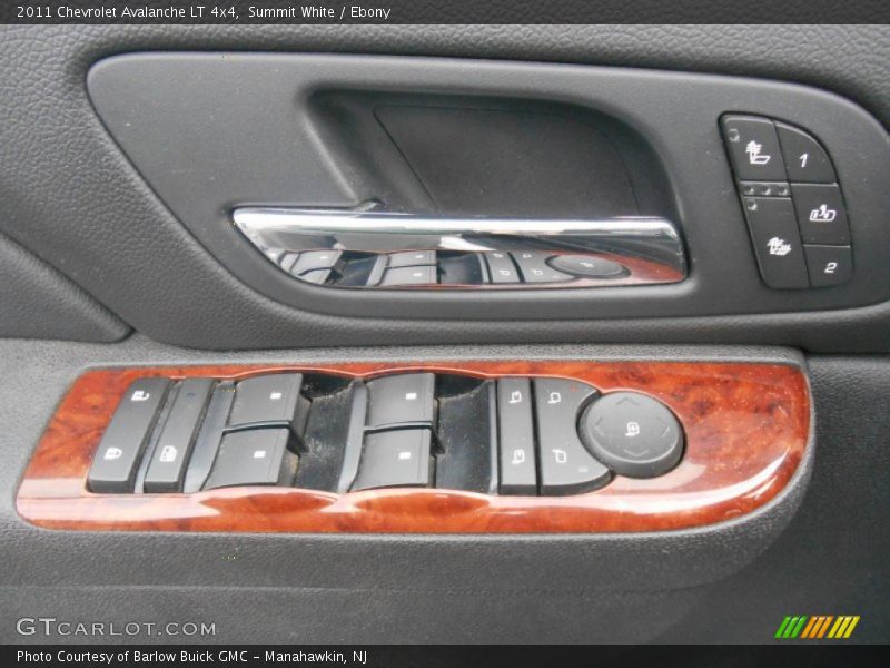 Summit White / Ebony 2011 Chevrolet Avalanche LT 4x4
