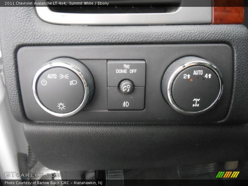 Summit White / Ebony 2011 Chevrolet Avalanche LT 4x4