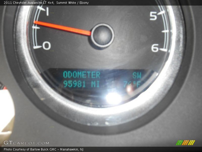 Summit White / Ebony 2011 Chevrolet Avalanche LT 4x4