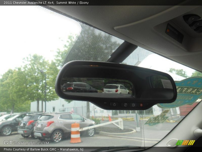 Summit White / Ebony 2011 Chevrolet Avalanche LT 4x4