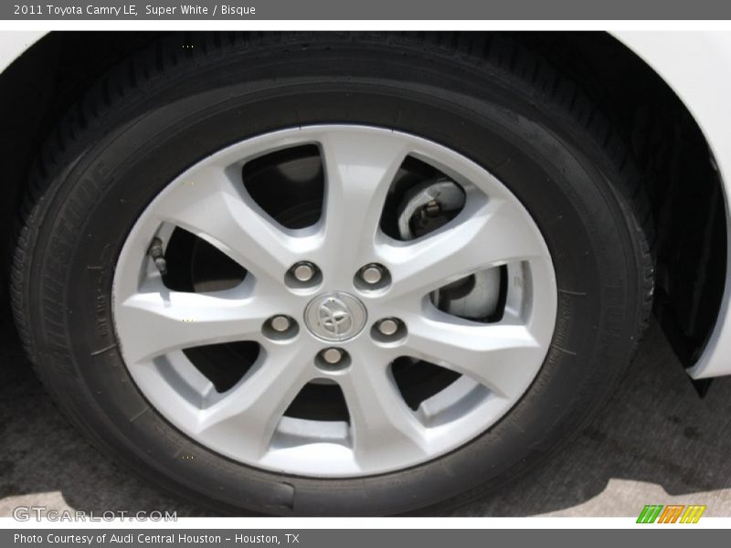 Super White / Bisque 2011 Toyota Camry LE