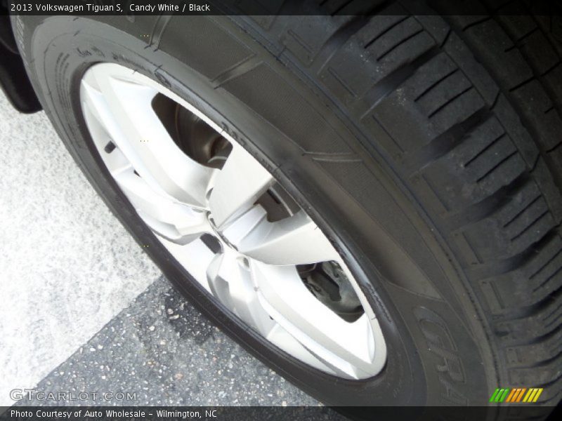 Candy White / Black 2013 Volkswagen Tiguan S