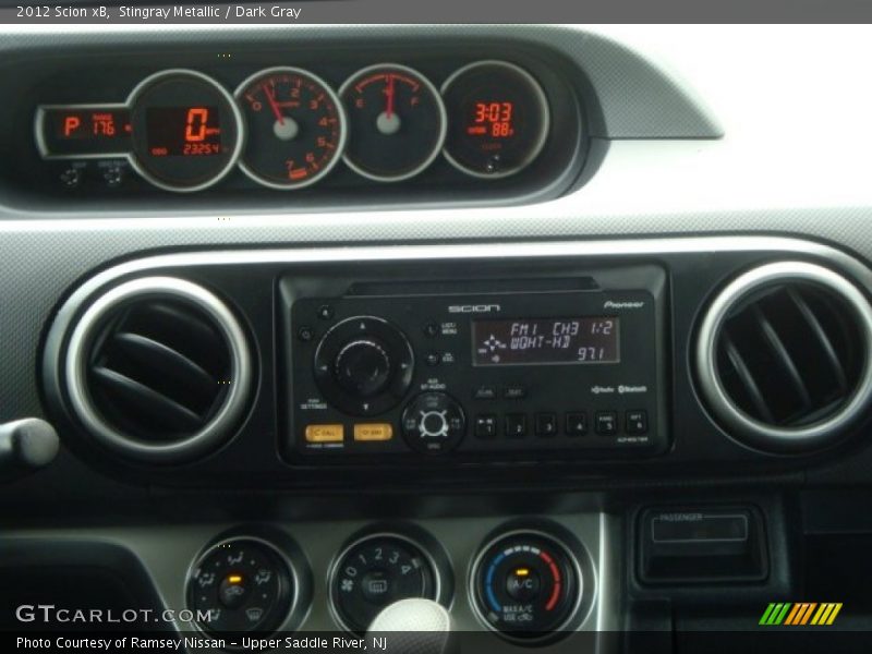 Stingray Metallic / Dark Gray 2012 Scion xB