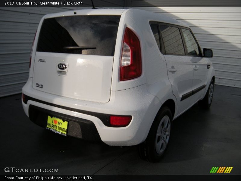 Clear White / Black Cloth 2013 Kia Soul 1.6