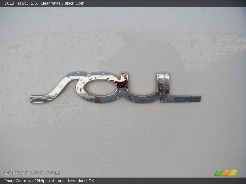 Clear White / Black Cloth 2013 Kia Soul 1.6