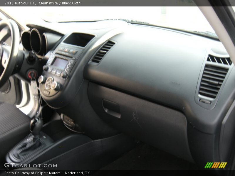 Clear White / Black Cloth 2013 Kia Soul 1.6