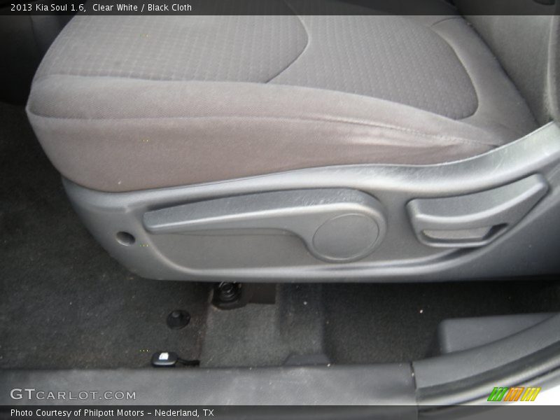 Clear White / Black Cloth 2013 Kia Soul 1.6