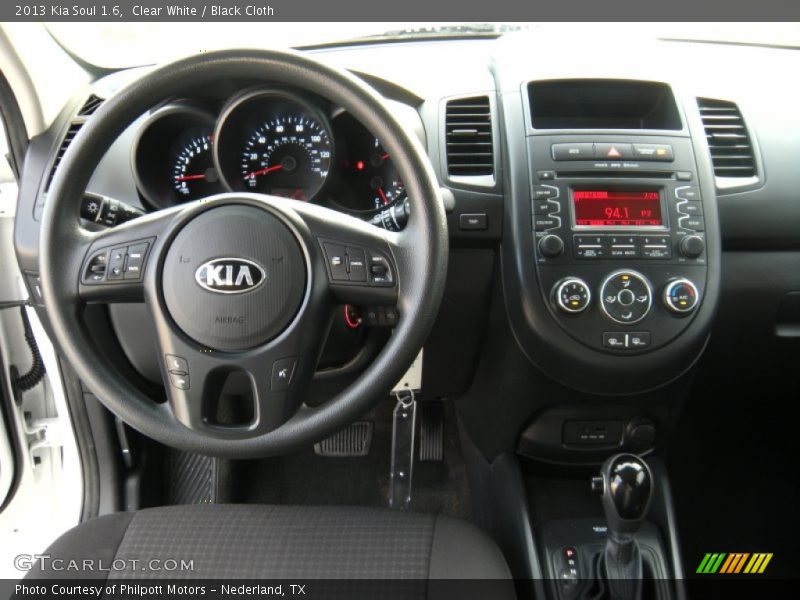 Clear White / Black Cloth 2013 Kia Soul 1.6