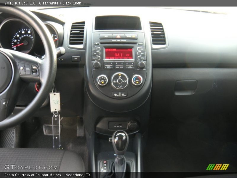 Clear White / Black Cloth 2013 Kia Soul 1.6