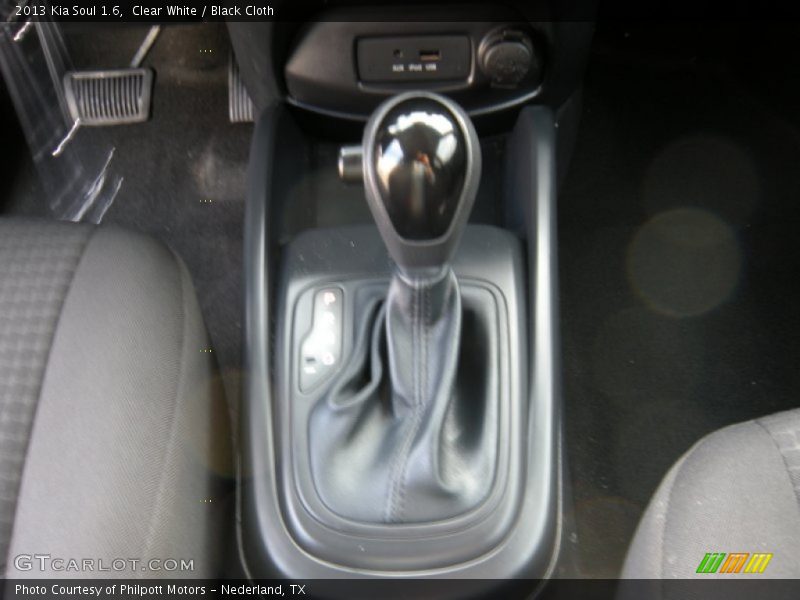 Clear White / Black Cloth 2013 Kia Soul 1.6