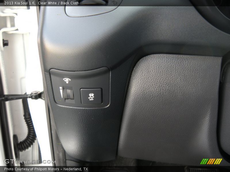 Clear White / Black Cloth 2013 Kia Soul 1.6