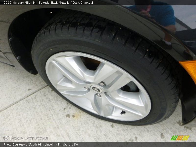 Tuxedo Black Metallic / Dark Charcoal 2010 Mercury Milan I4