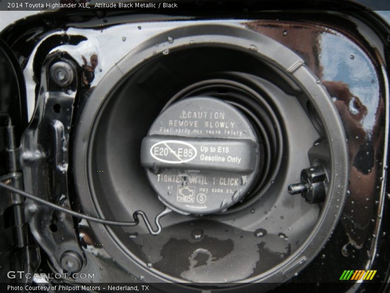 Attitude Black Metallic / Black 2014 Toyota Highlander XLE