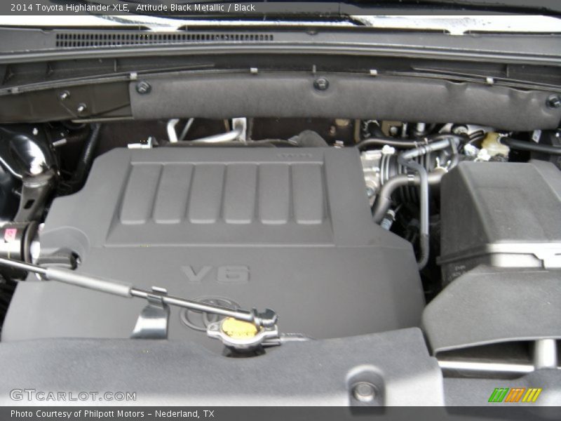 Attitude Black Metallic / Black 2014 Toyota Highlander XLE