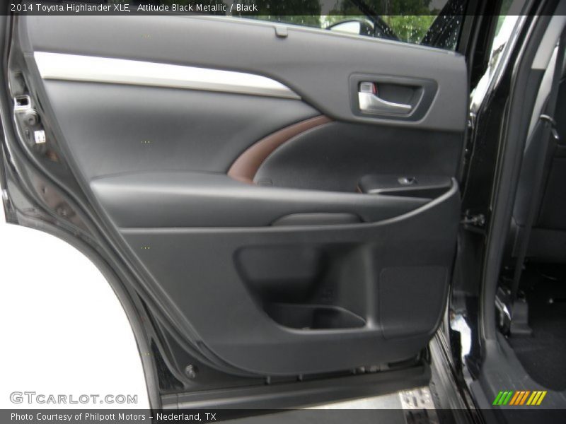 Attitude Black Metallic / Black 2014 Toyota Highlander XLE