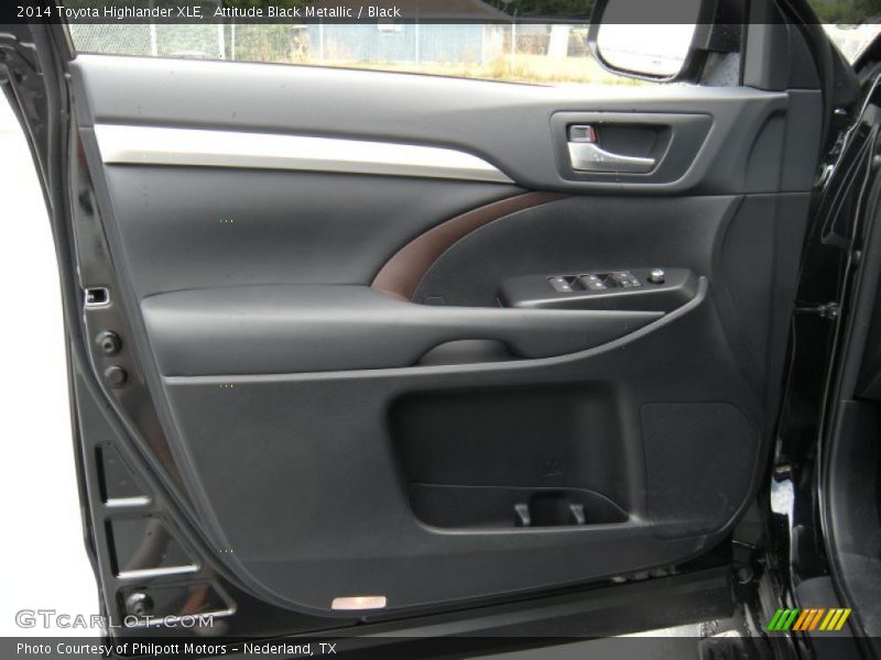 Attitude Black Metallic / Black 2014 Toyota Highlander XLE