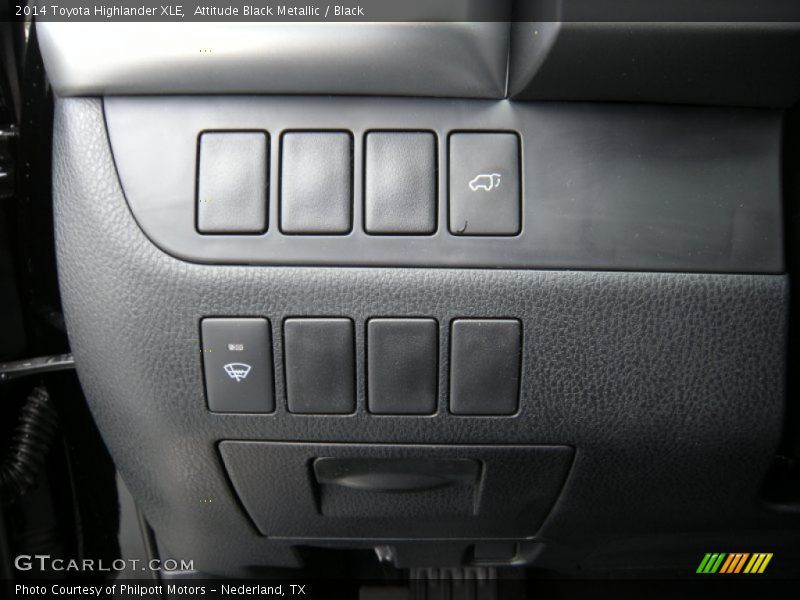 Attitude Black Metallic / Black 2014 Toyota Highlander XLE