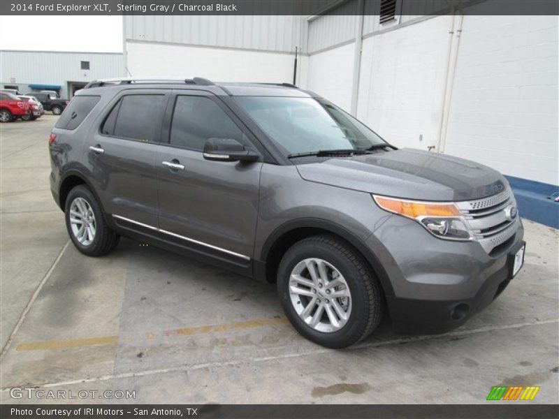 Front 3/4 View of 2014 Explorer XLT