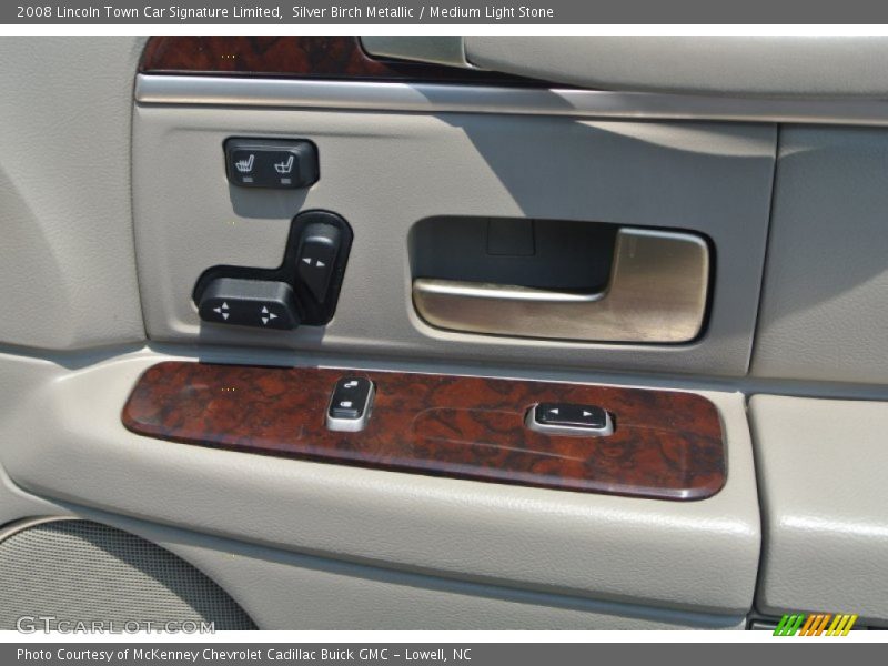 Silver Birch Metallic / Medium Light Stone 2008 Lincoln Town Car Signature Limited