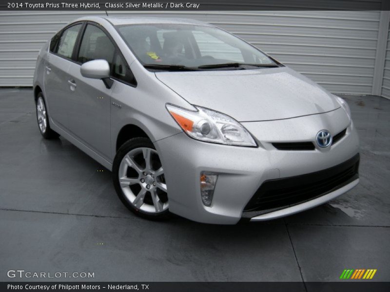 Front 3/4 View of 2014 Prius Three Hybrid