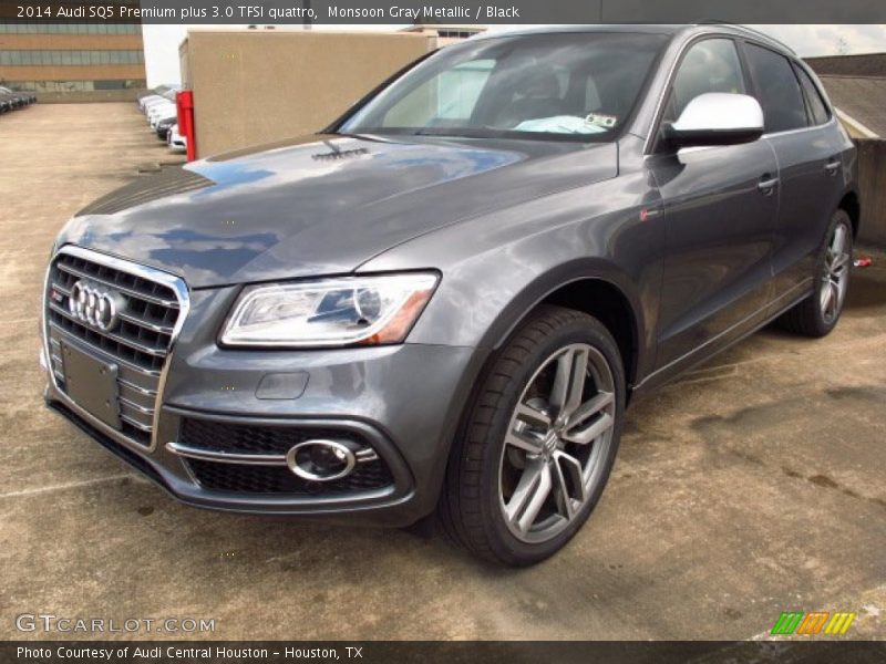 Front 3/4 View of 2014 SQ5 Premium plus 3.0 TFSI quattro