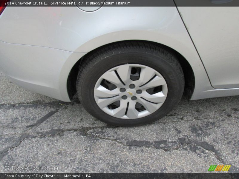 Silver Ice Metallic / Jet Black/Medium Titanium 2014 Chevrolet Cruze LS