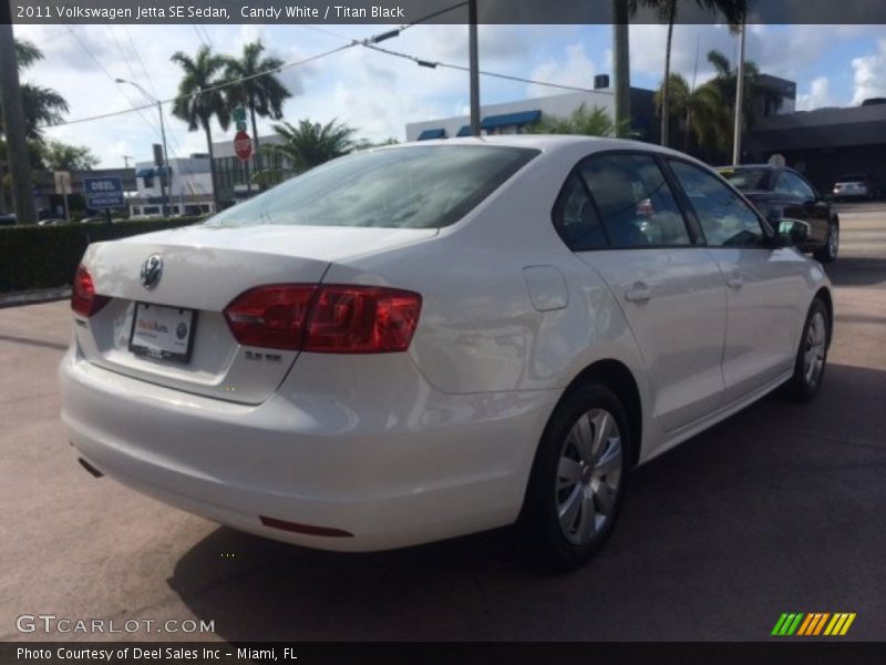 Candy White / Titan Black 2011 Volkswagen Jetta SE Sedan