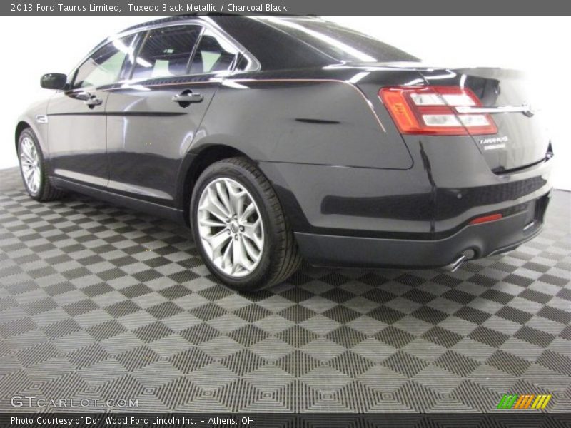 Tuxedo Black Metallic / Charcoal Black 2013 Ford Taurus Limited