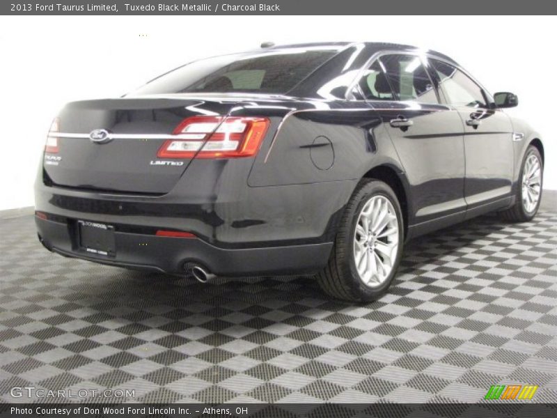 Tuxedo Black Metallic / Charcoal Black 2013 Ford Taurus Limited
