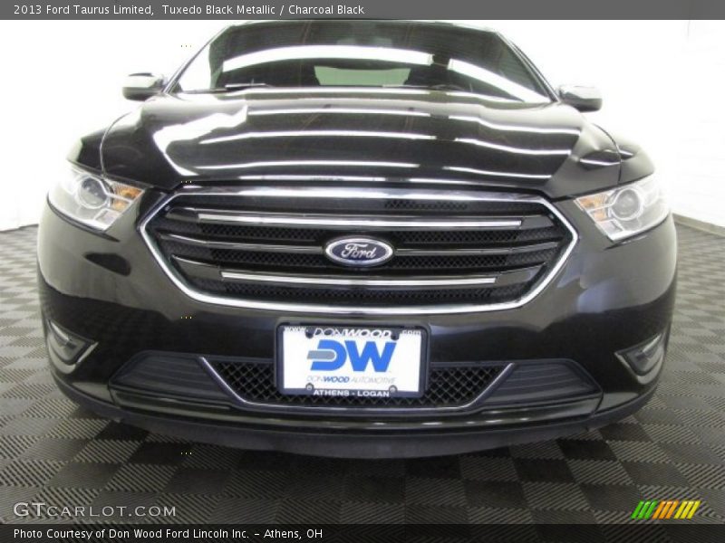 Tuxedo Black Metallic / Charcoal Black 2013 Ford Taurus Limited