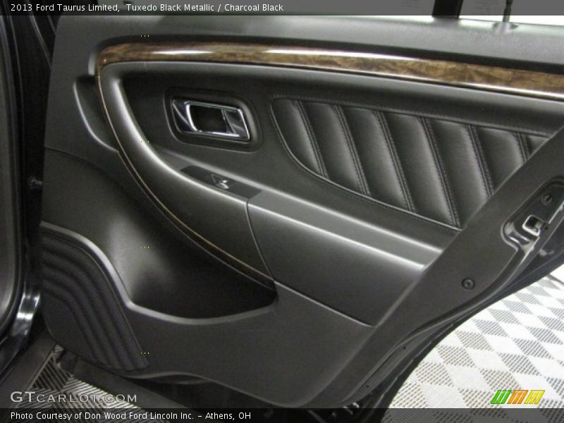 Tuxedo Black Metallic / Charcoal Black 2013 Ford Taurus Limited