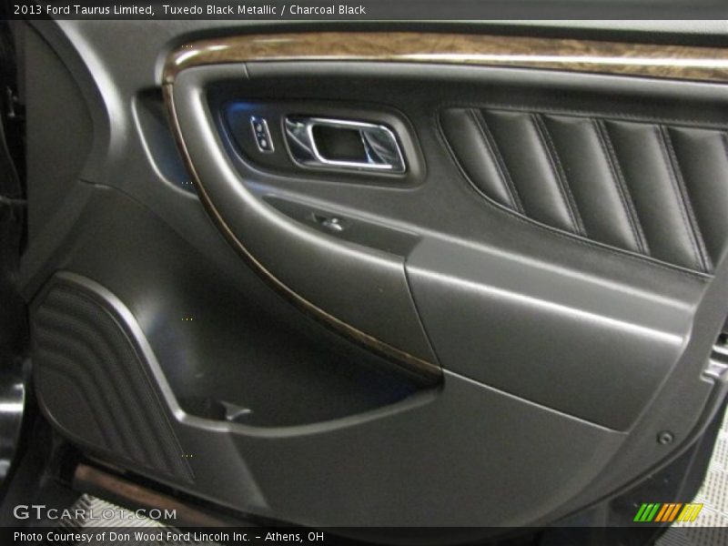 Tuxedo Black Metallic / Charcoal Black 2013 Ford Taurus Limited