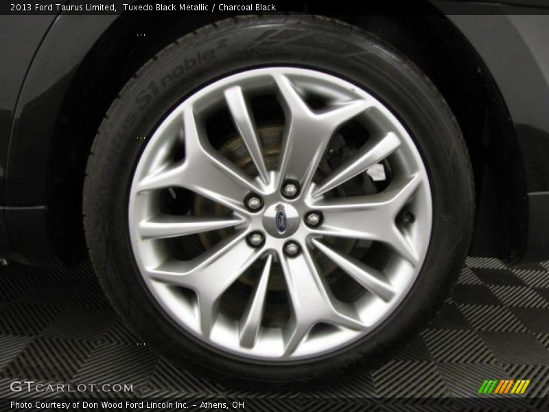 Tuxedo Black Metallic / Charcoal Black 2013 Ford Taurus Limited