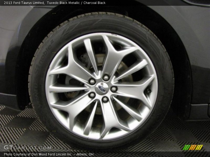 Tuxedo Black Metallic / Charcoal Black 2013 Ford Taurus Limited