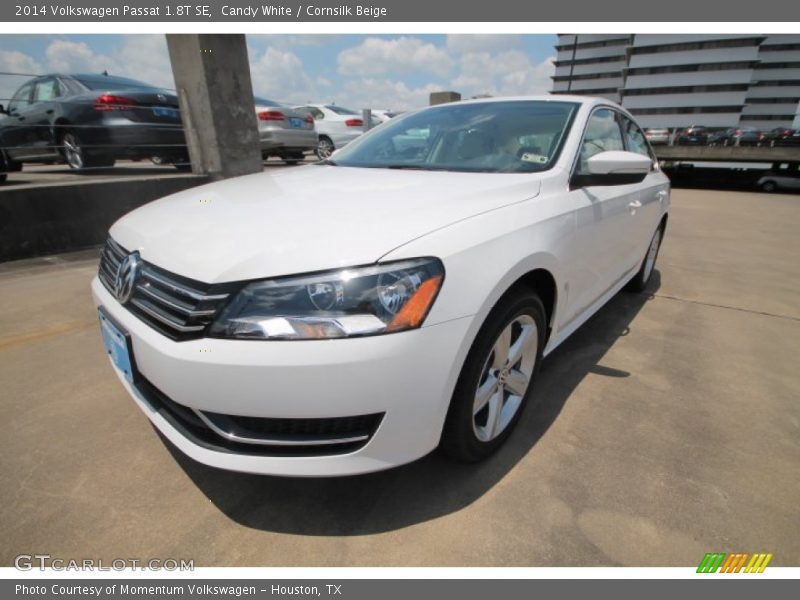 Front 3/4 View of 2014 Passat 1.8T SE