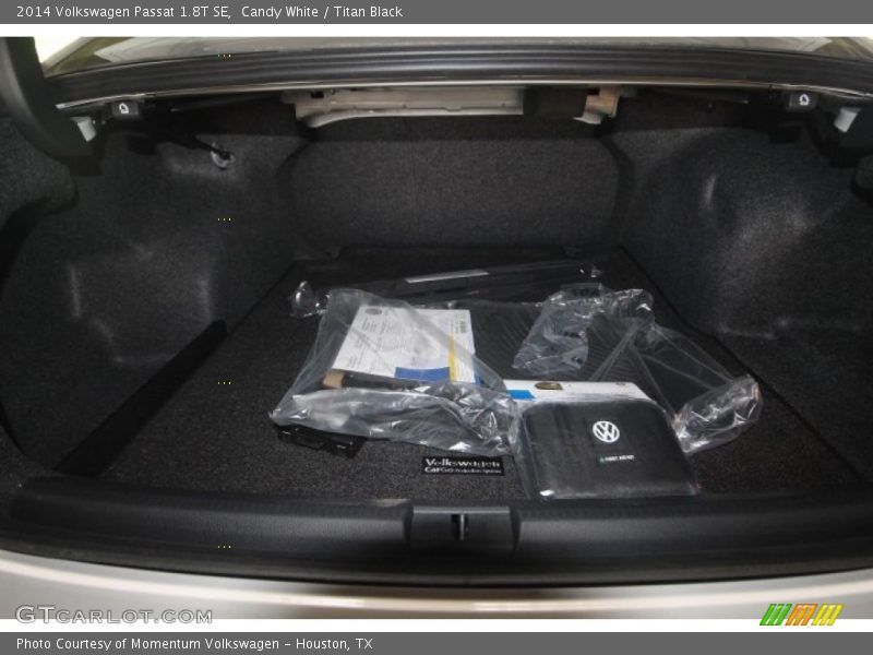 Candy White / Titan Black 2014 Volkswagen Passat 1.8T SE