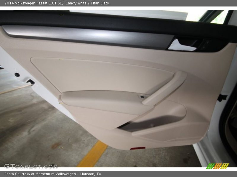 Candy White / Titan Black 2014 Volkswagen Passat 1.8T SE
