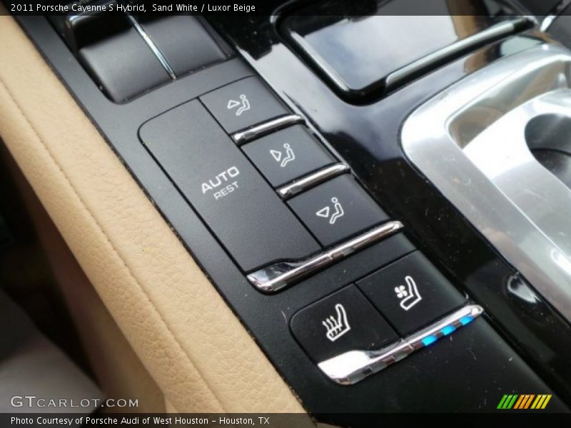 Controls of 2011 Cayenne S Hybrid